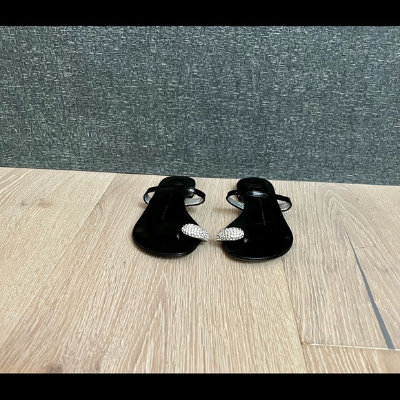 Vintage Giuseppe Zanotti Black Leather and Crystal Toe detail. Size 35 - Picture 3 of 11